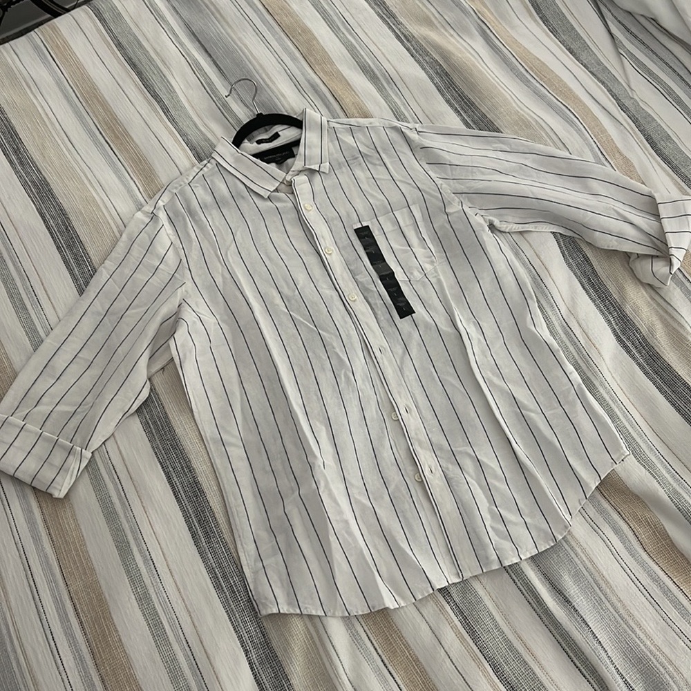 Long-sleeve linen button-down shirt slim-fit
